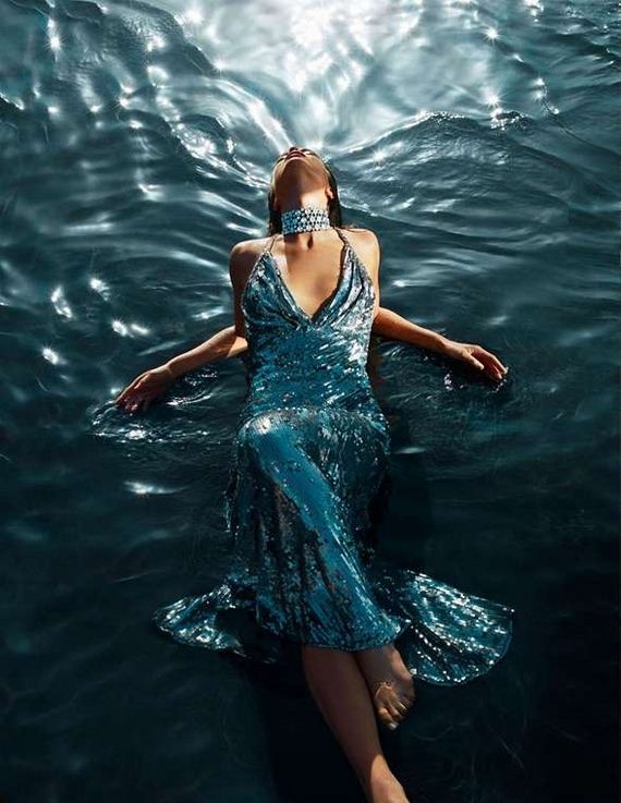 Surreal-And-Wonderful-Photos- Models-Mermaids